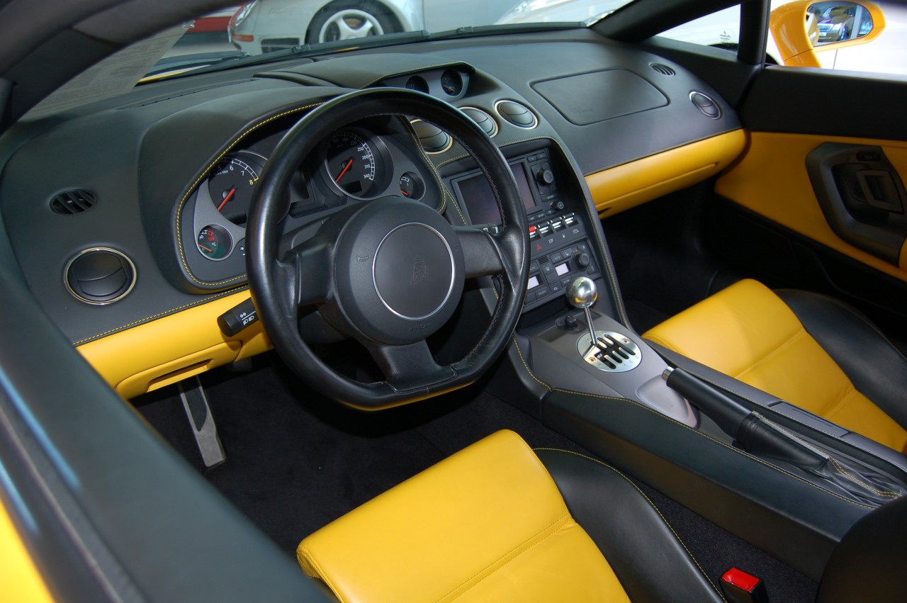 Lamborghini Gallardo interior