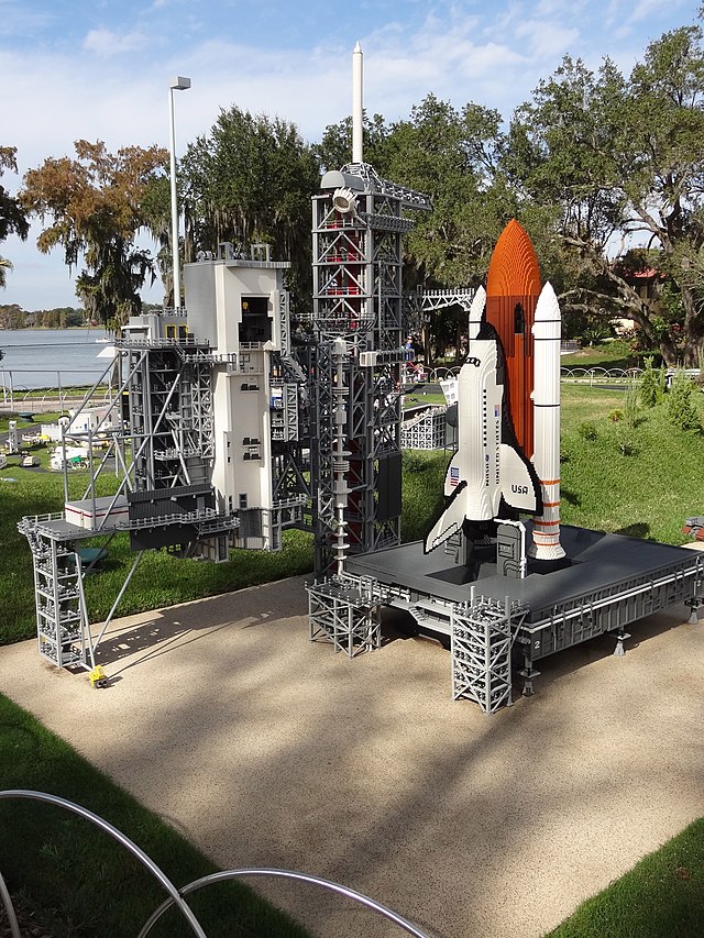 miniland spaceship