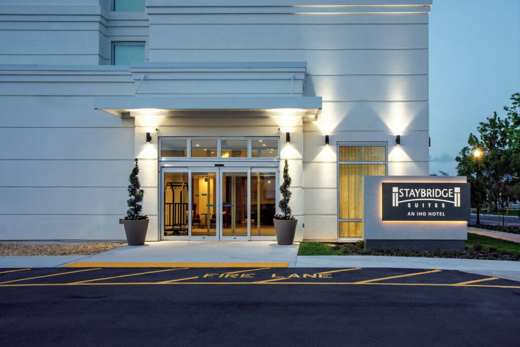 staybridget suites winterhaven