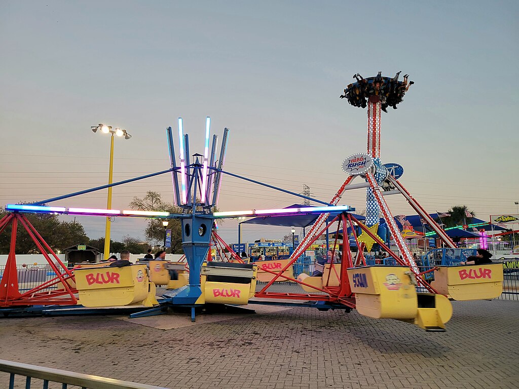 1024px Fun Spot America Orlando ScramBlur HeadRush 360