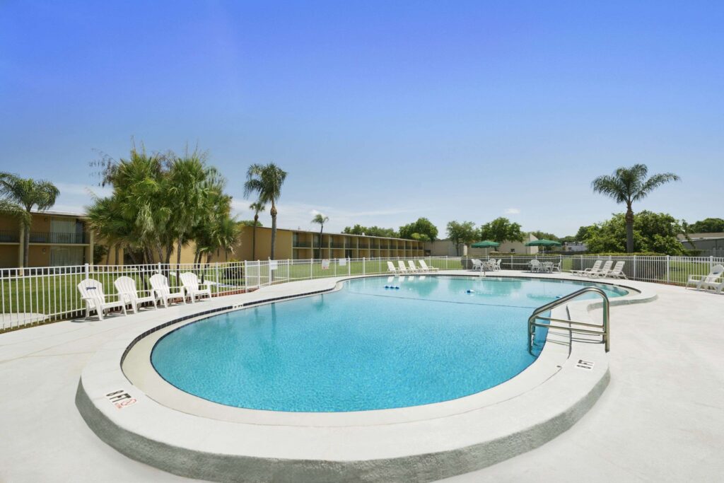 howard johnson winter haven pool